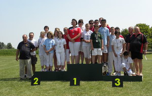 TOUS LES MEDAILLES AVEC LES OFFICIELS.